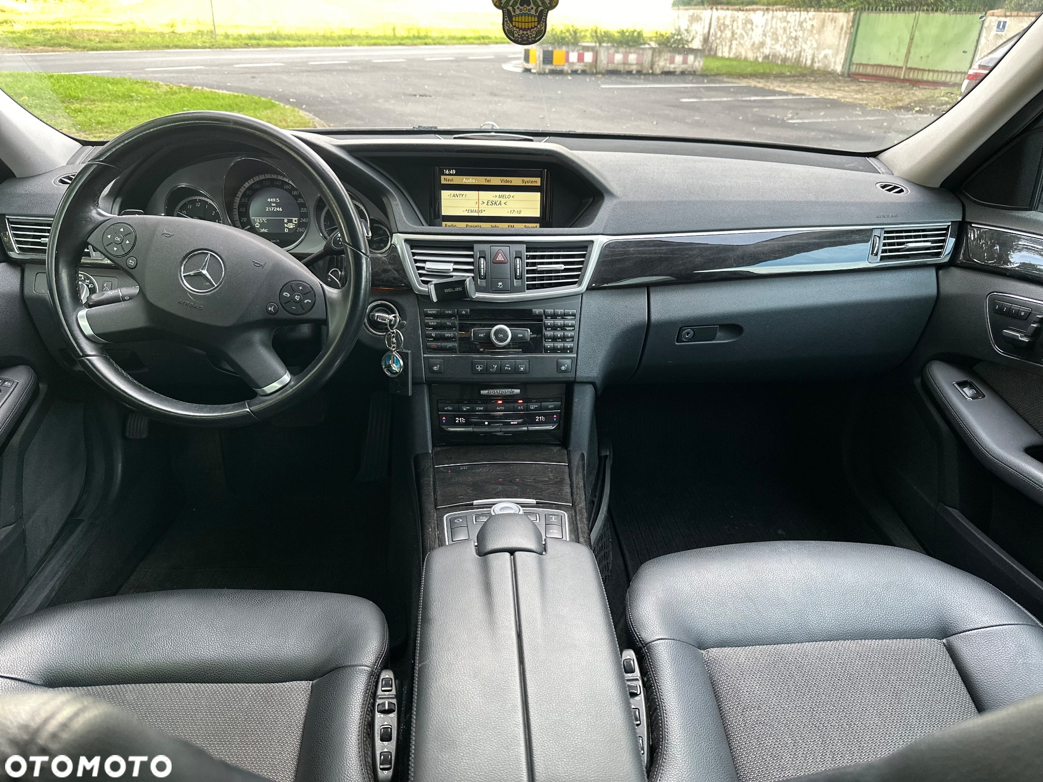 Mercedes-Benz Klasa E 300 CDI BlueEff - 11