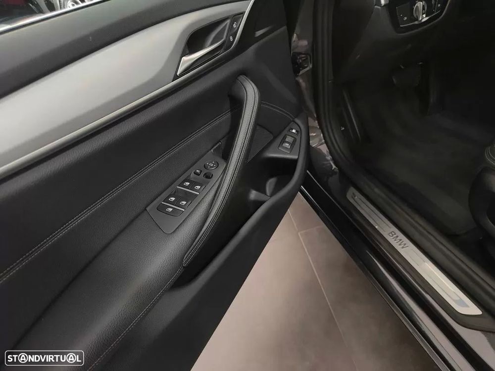 BMW 520 e Line Luxury - 36