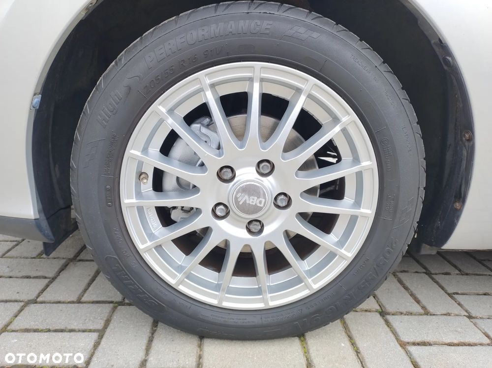 Toyota Auris 1.33 VVT-i - 16
