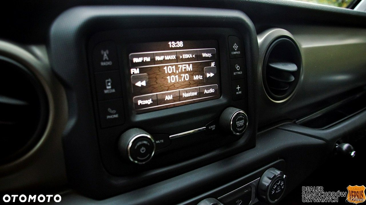 Jeep Wrangler - 30