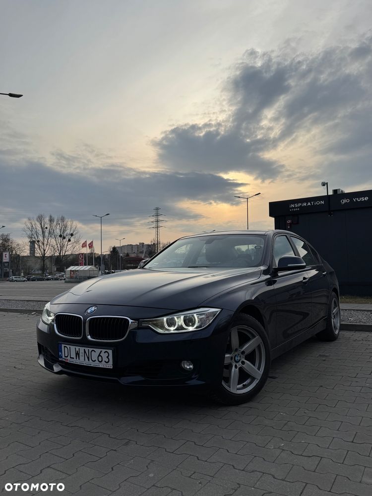BMW Seria 3 320i - 4