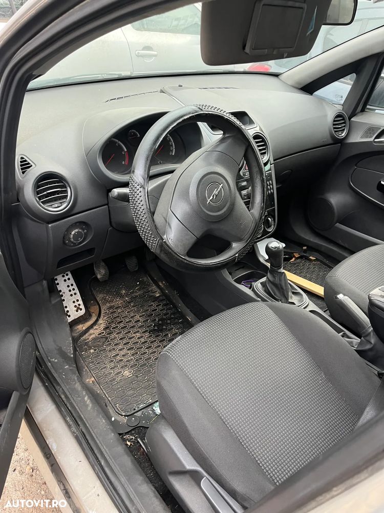 Dezmembrez Opel Corsa D 1,3 cdti 2008 gri argintiu 4 usi - 5