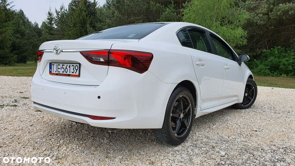 Toyota Avensis 2016 photo 2
