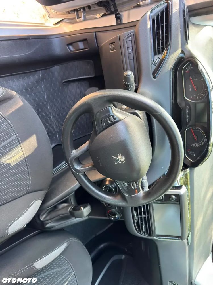 Peugeot 208 - 16