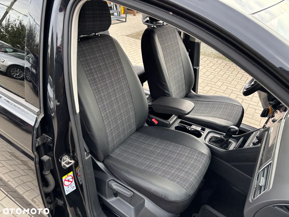 Volkswagen Touran - 24