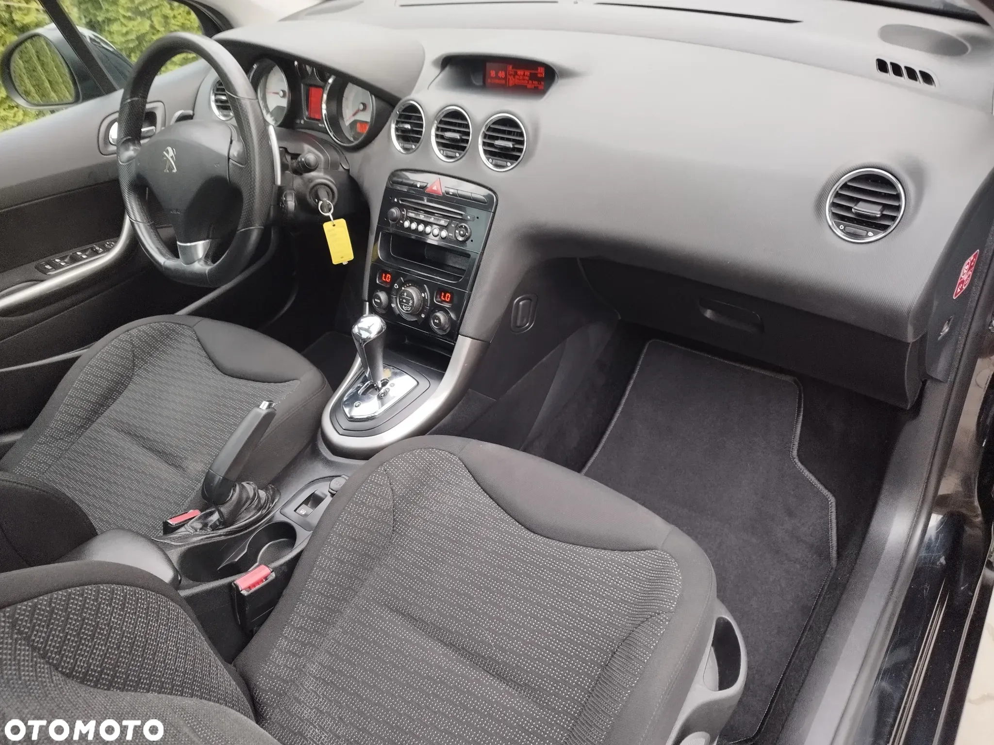 Peugeot 308 SW HDi FAP 110 EGS6 Premium - 27
