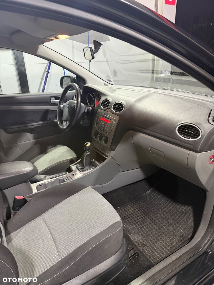 Ford Focus 1.6 16V Sport - 30