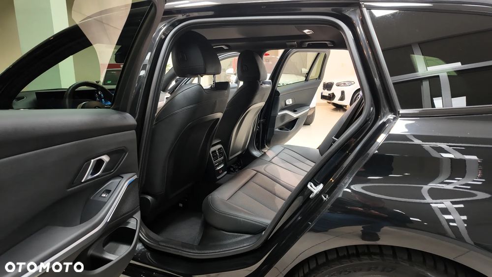 BMW Seria 3 320d xDrive M Sport - 24