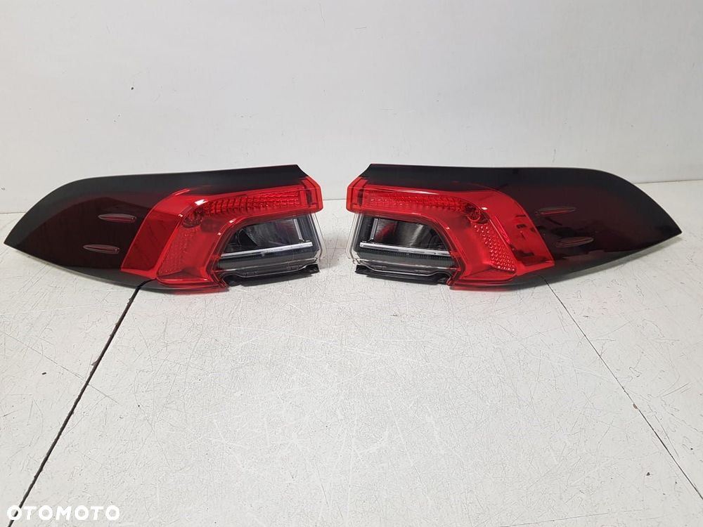 LAMPA TYLNA TYŁ LEWA TOYOTA COROLLA XII E21 SEDAN 19-24 81561-02D11-00  81561 - 3