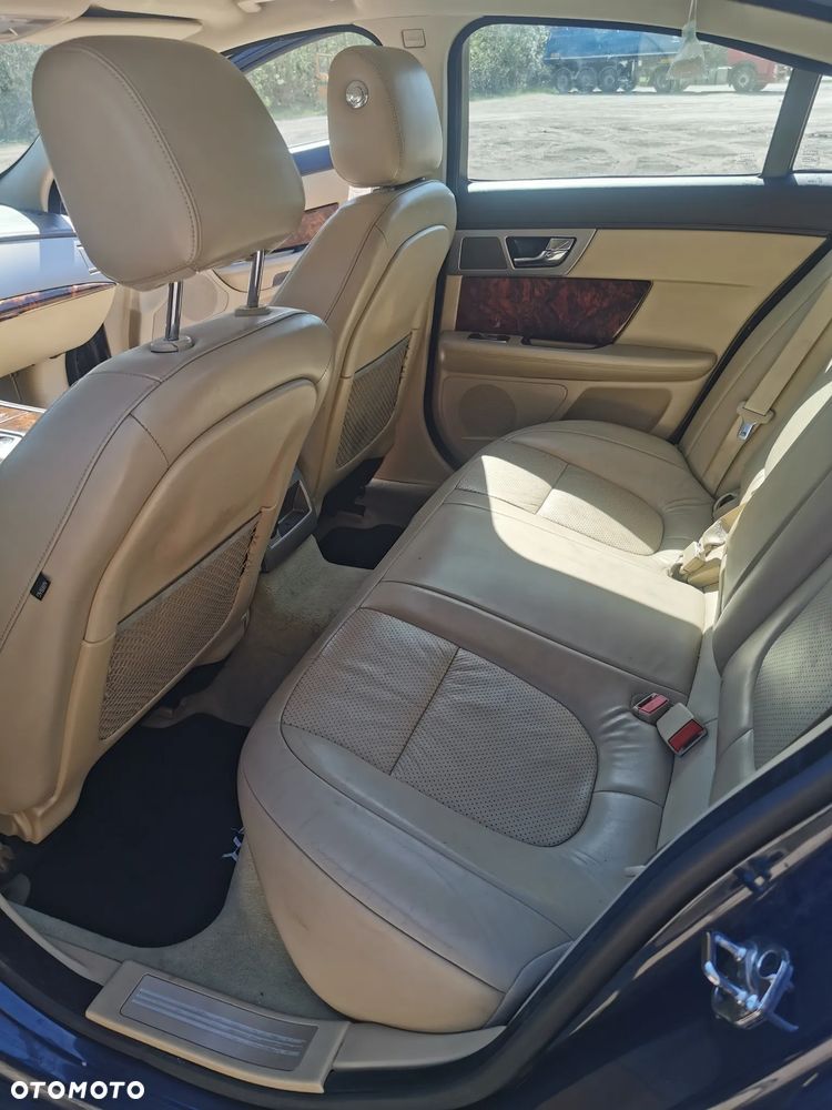 Jaguar XF 3.0 V6 D Luxury - 10