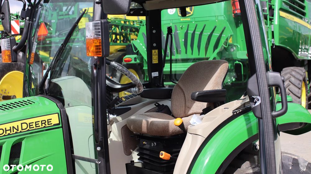 John Deere 3046R - 6