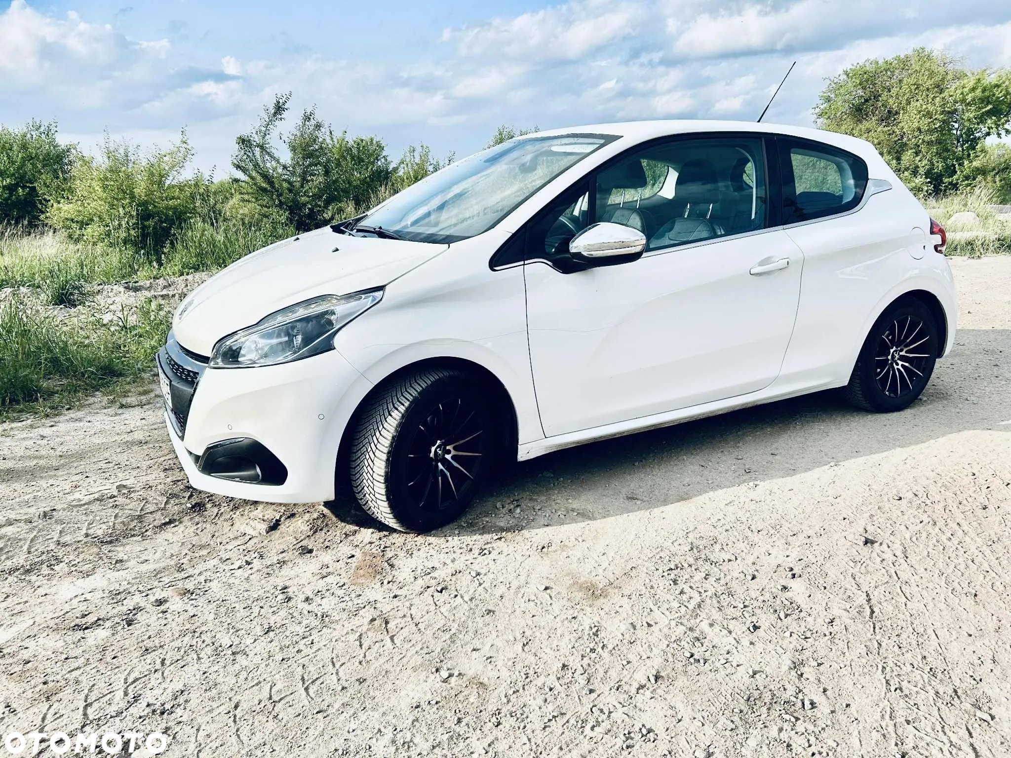 Peugeot 208 - 4