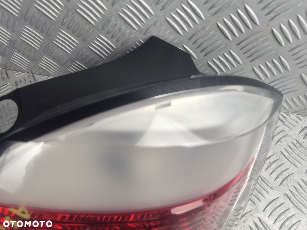Lampa tylna Lewa strona Opel Astra H 24451835 - 2