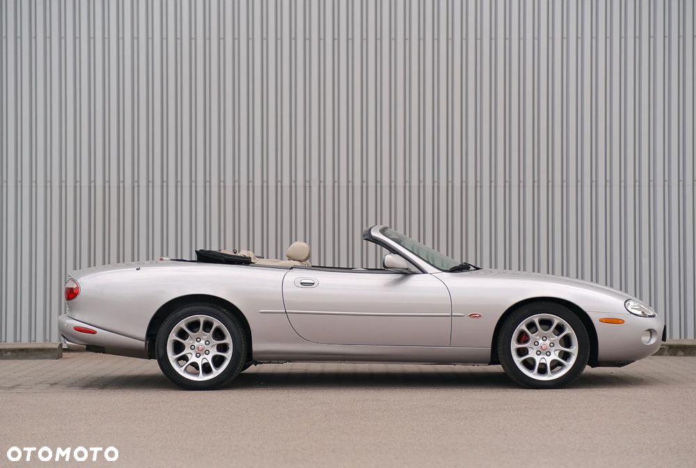 Jaguar XK8 - 16