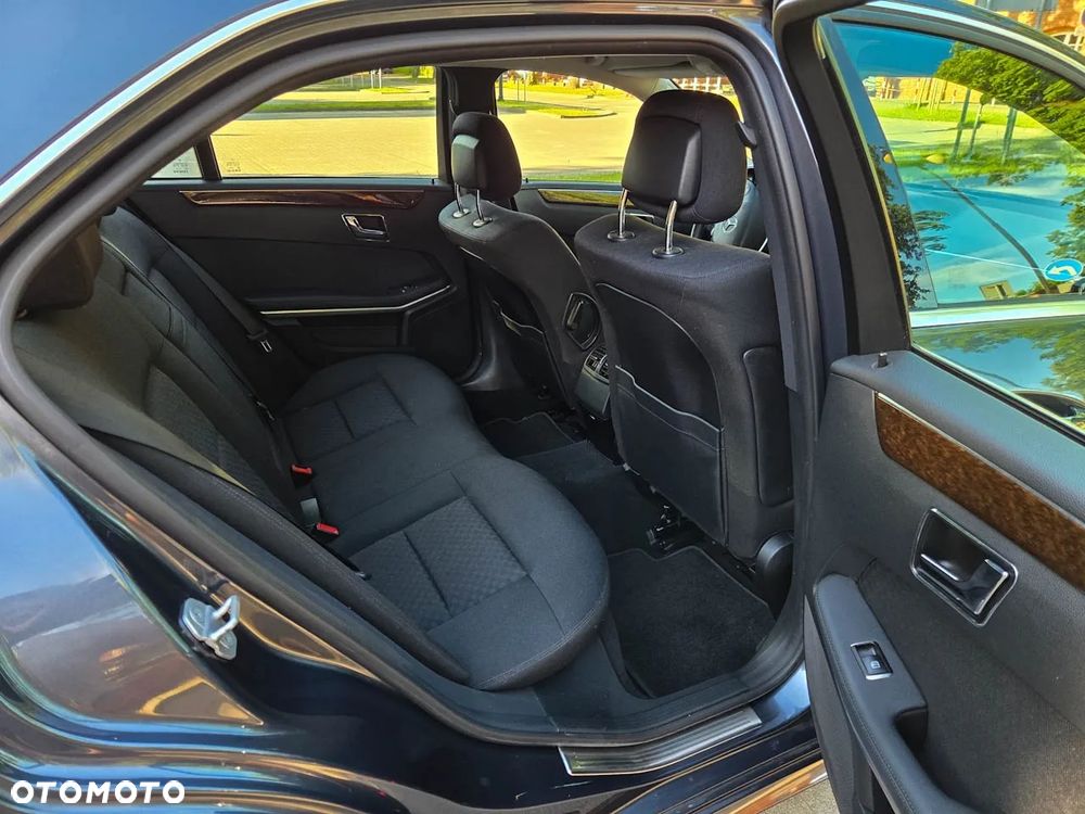 Mercedes-Benz Klasa E 200 CGI BlueEFFICIENCY - 9