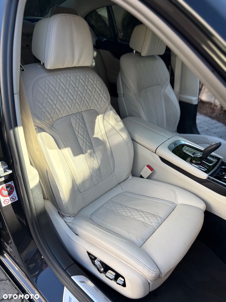 BMW Seria 7 740d xDrive - 38