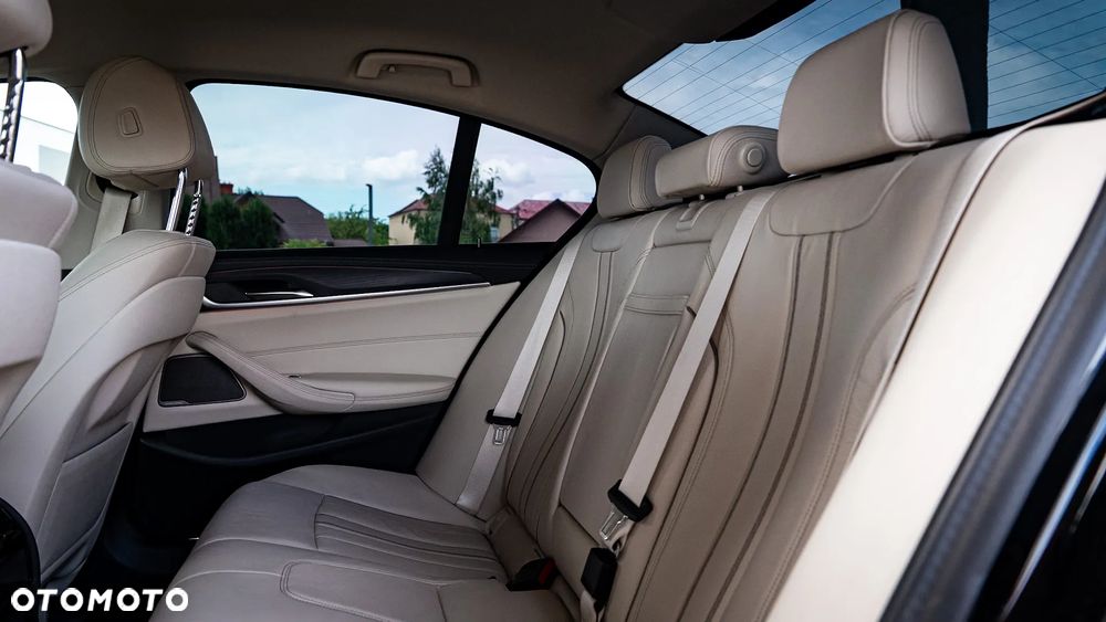 BMW Seria 5 520d xDrive Luxury Line - 11
