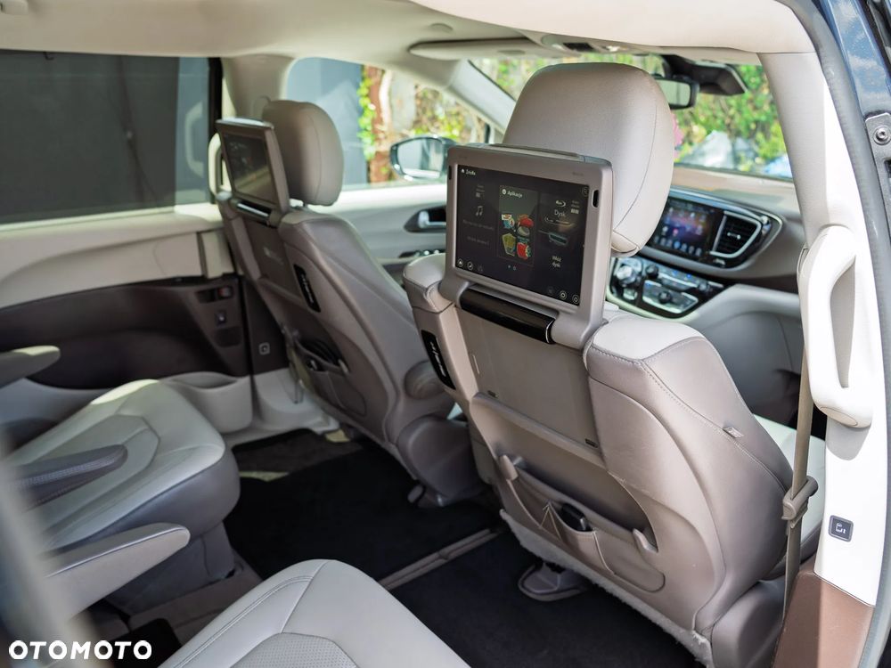 Chrysler Pacifica - 12
