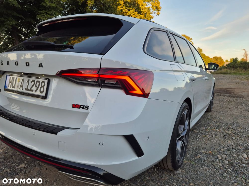 Skoda Octavia Combi 2.0 TDI DSG RS - 8