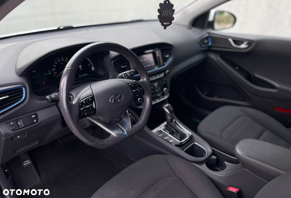Hyundai IONIQ Hybrid Business - 18