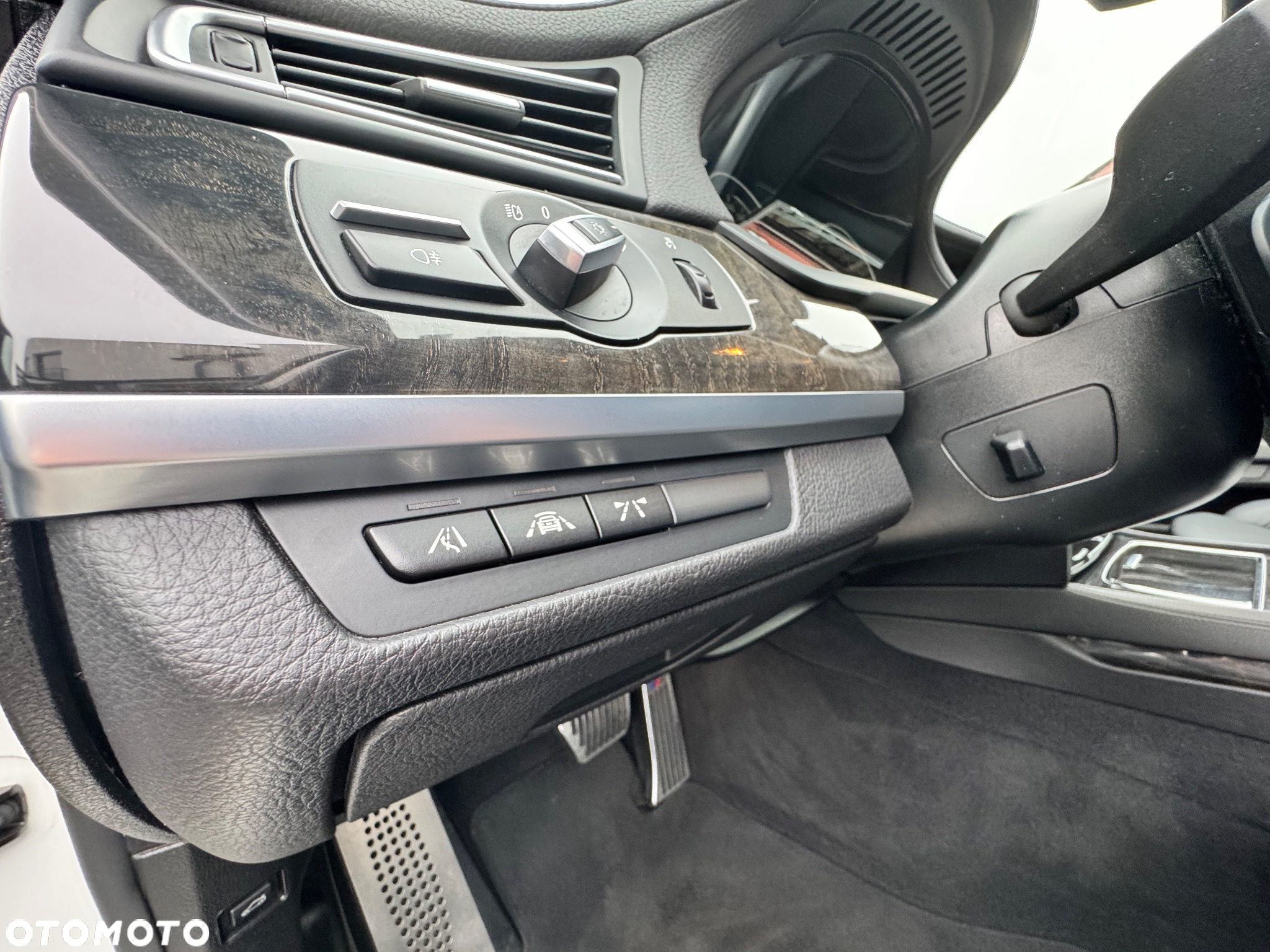 BMW Seria 7 740i - 28