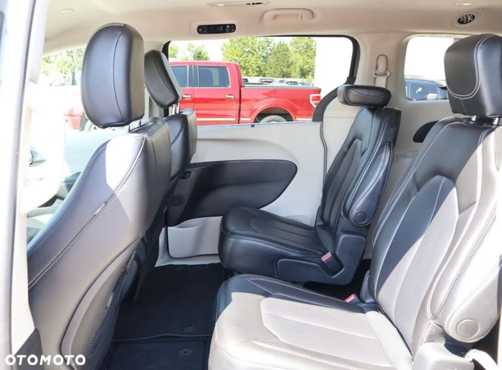 Chrysler Pacifica - 11