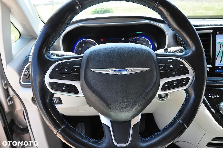 Chrysler Pacifica - 36