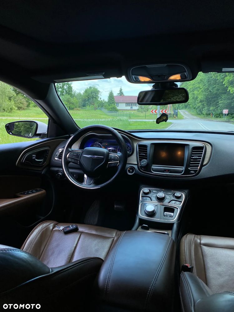 Chrysler 200 - 25