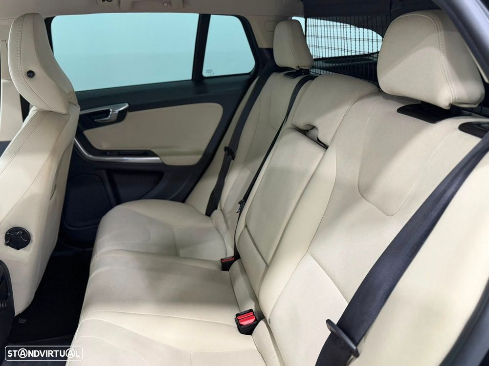 Volvo V60 1.6 D2 Drive Momentum Start/Stop - 6