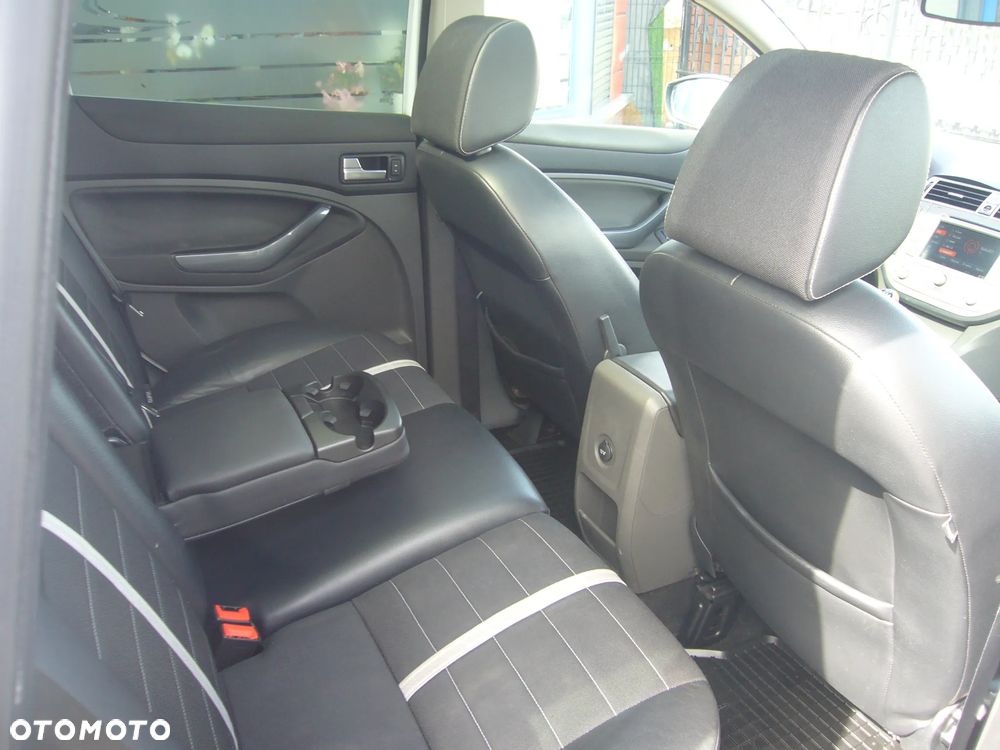 Ford Kuga 2.0 TDCi 2x4 Titanium - 16
