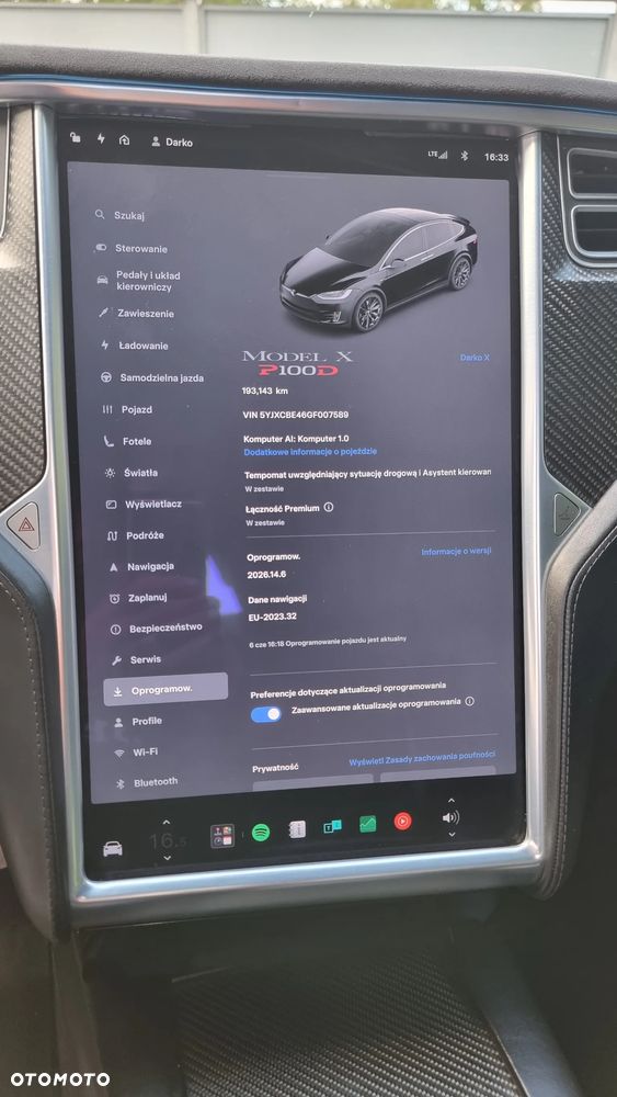 Tesla Model X - 11