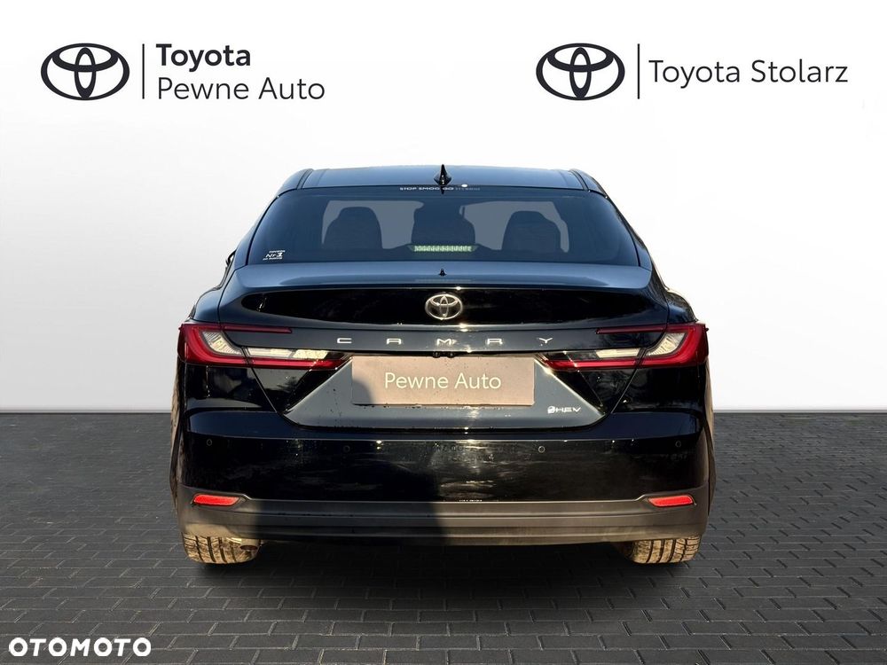Toyota Camry - 4
