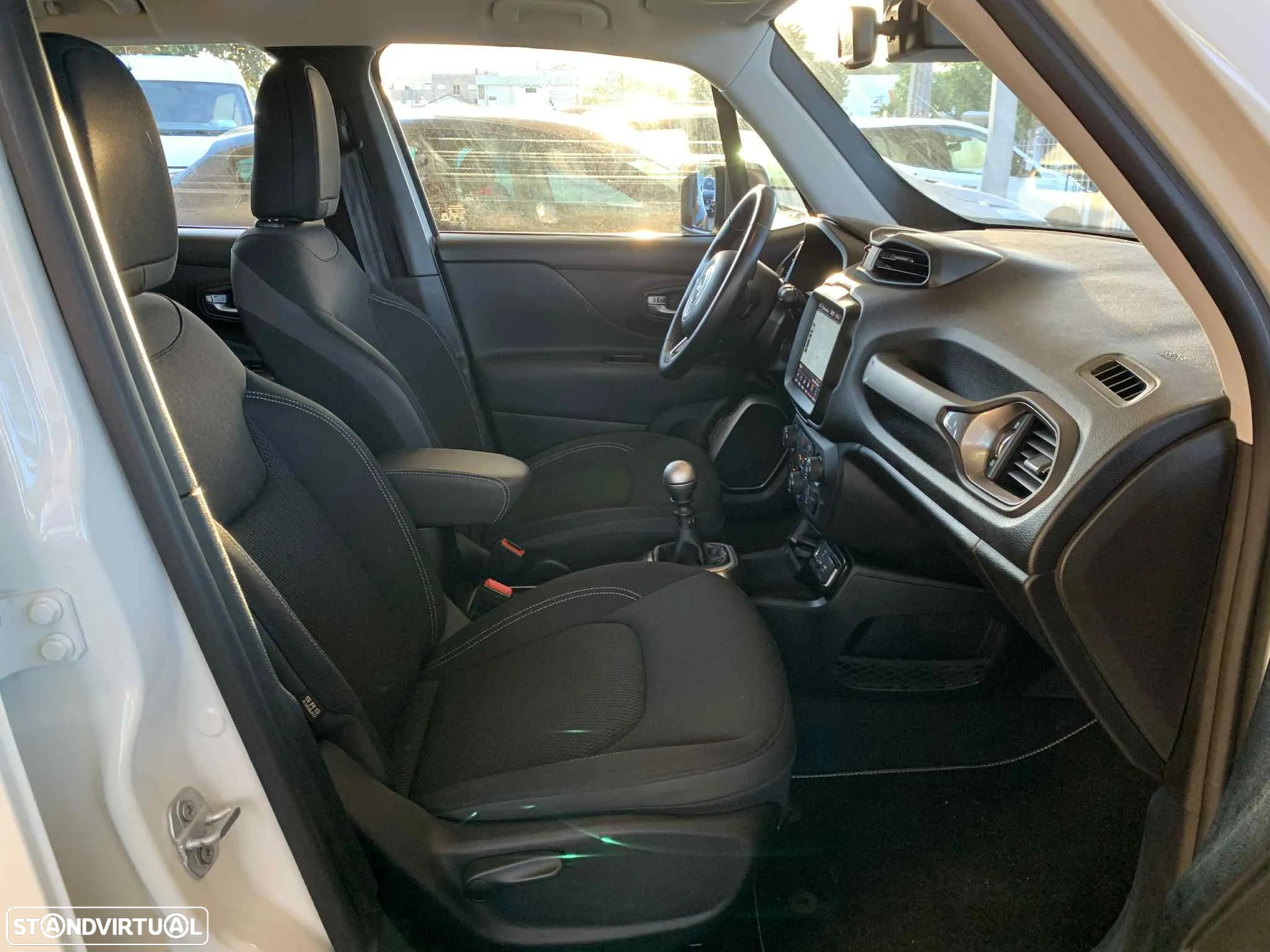 Jeep Renegade 1.0 T Limited - 17