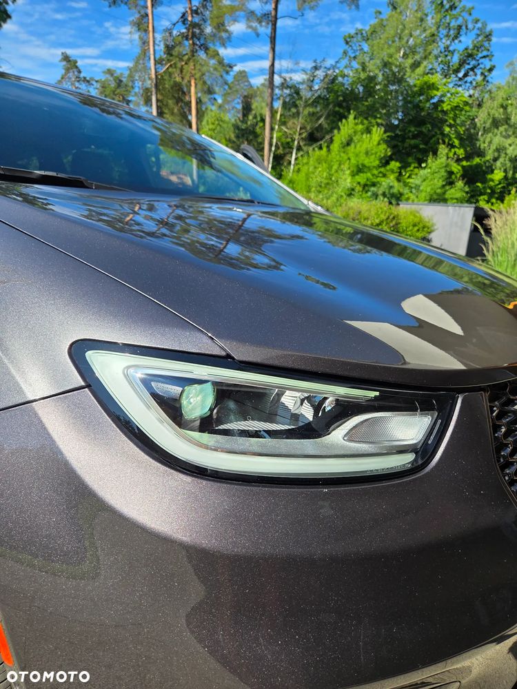 Chrysler Pacifica - 27