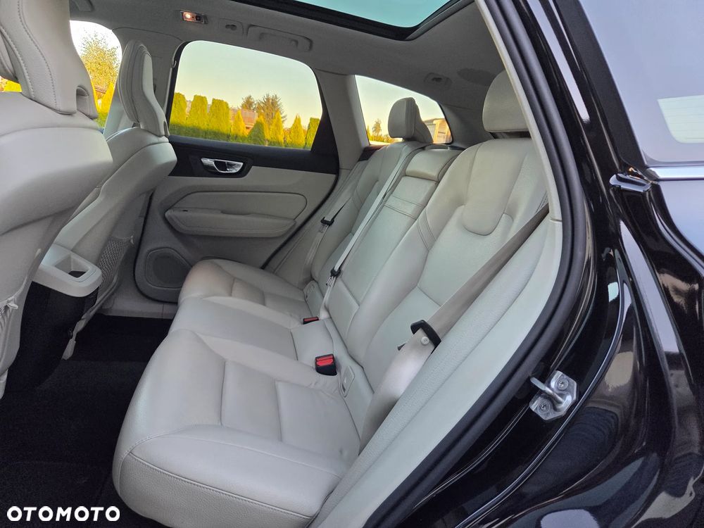 Volvo XC 60 B4 D AWD Inscription - 11