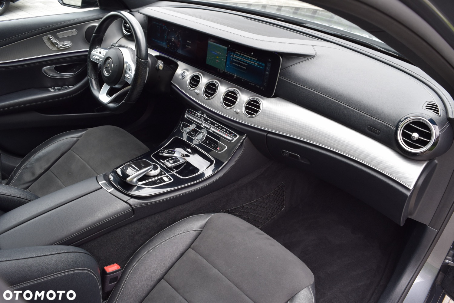 Mercedes-Benz Klasa E 220 d 9G-TRONIC - 23