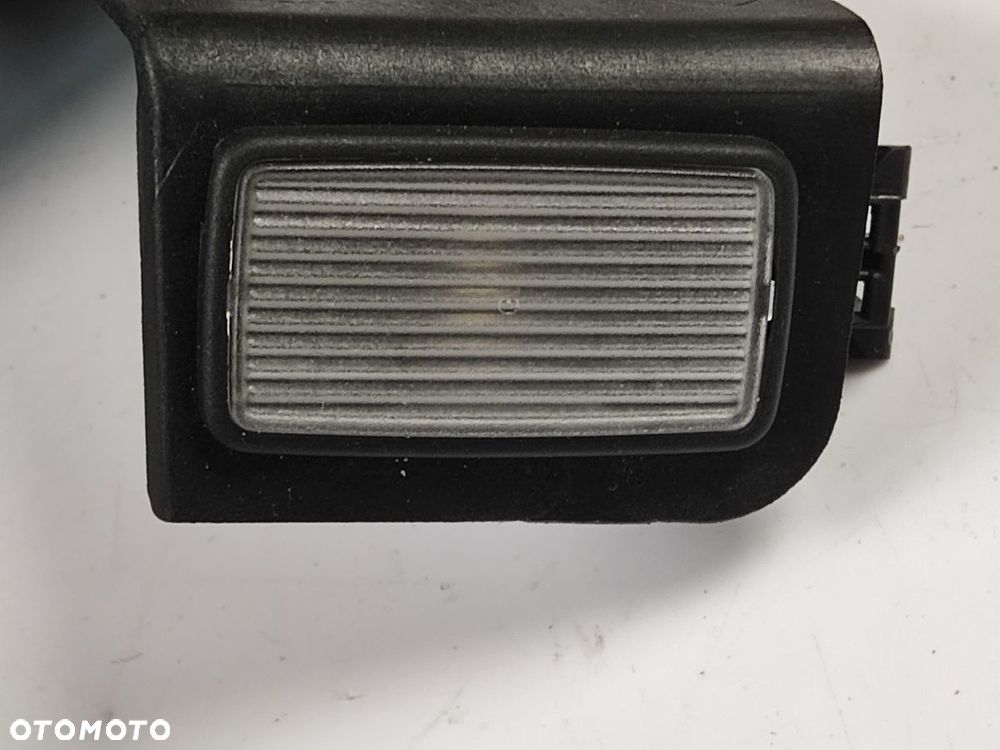 VOLVO XC40 17-21r Lampka Oświetlenie Kabiny - 6