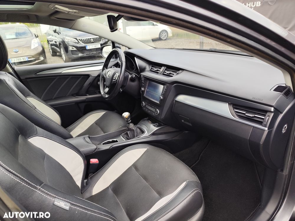 Toyota Avensis 2.0 D-4D Executive - 18
