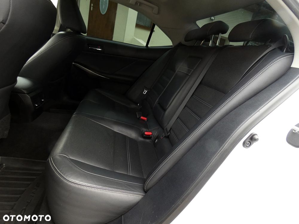 Lexus IS 200t / 300 Black - 12