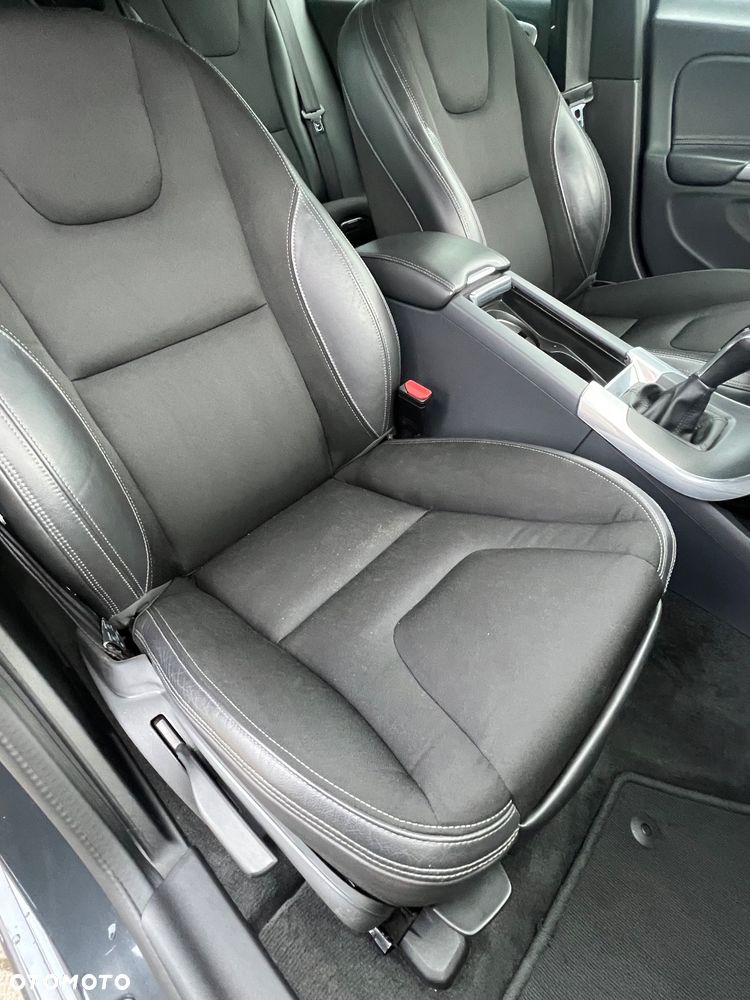 Volvo V60 D3 Momentum Core - 40