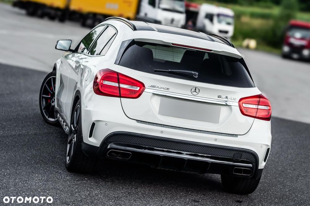 Mercedes-Benz GLA - 8