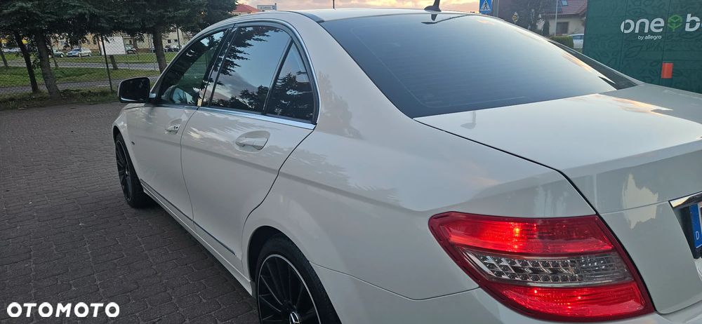 Mercedes-Benz Klasa C 180 BlueEFFICIENCY 7G-TRONIC Avantgarde - 22