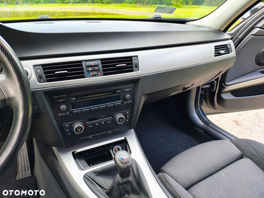 BMW Seria 3 318i - 18