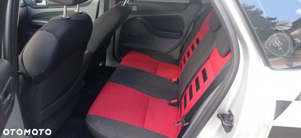 Ford Focus 2.0 Sport - 12