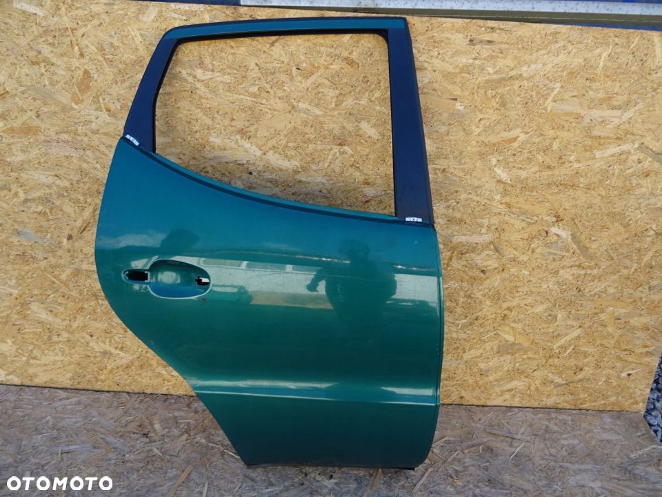DRZWI PRAWY TYŁ MERCEDES A KLASA W168 LAK: 282 - 1