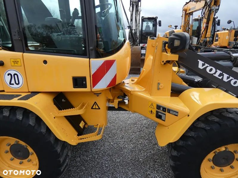 Volvo L30G Z Niemiec / 5.774mtg / kilka sztuk / - 24