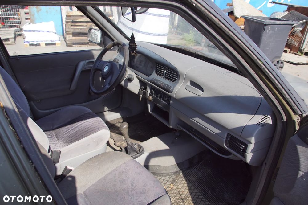 Auto na części - Skoda Felicia Pickup 1.9 D 64 KM AEF 002300041R 1998R Silnik Skrzynia Drzwi Szyba Maska Lampa Lusterko Deska Kokpit Sterownik Moduł Czujnik Fotel Licznik Kierownica - 14