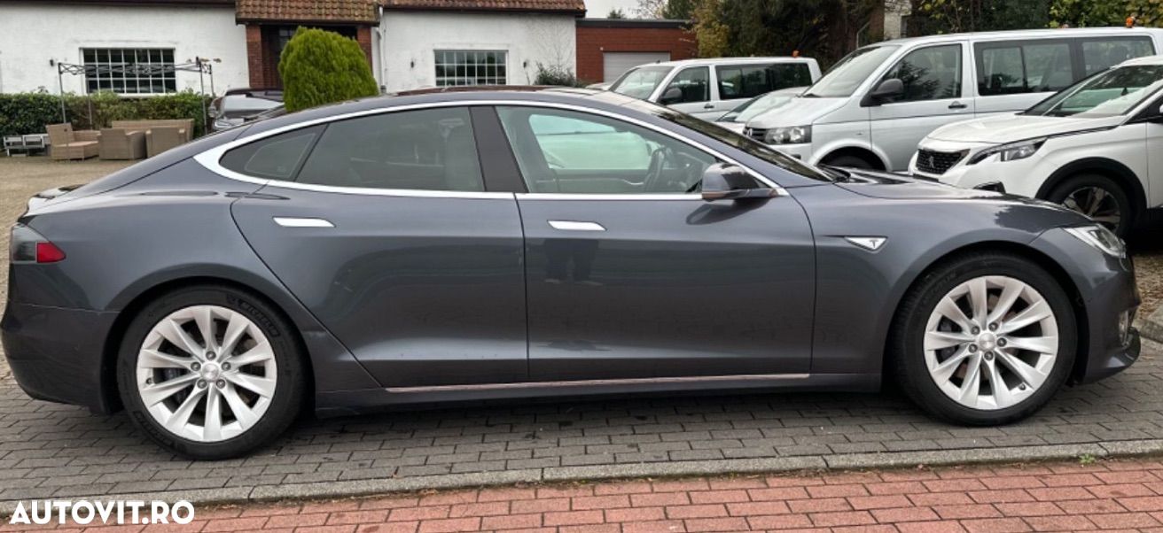 Tesla Model S - 1