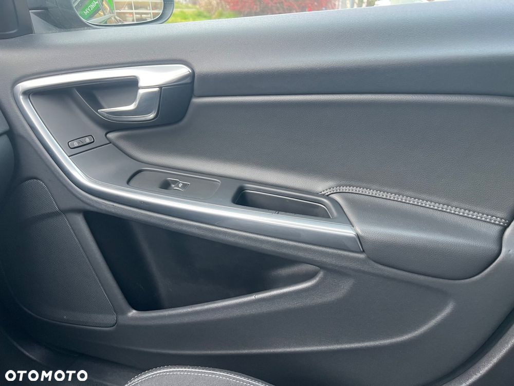 Volvo V60 D3 Momentum Core - 13
