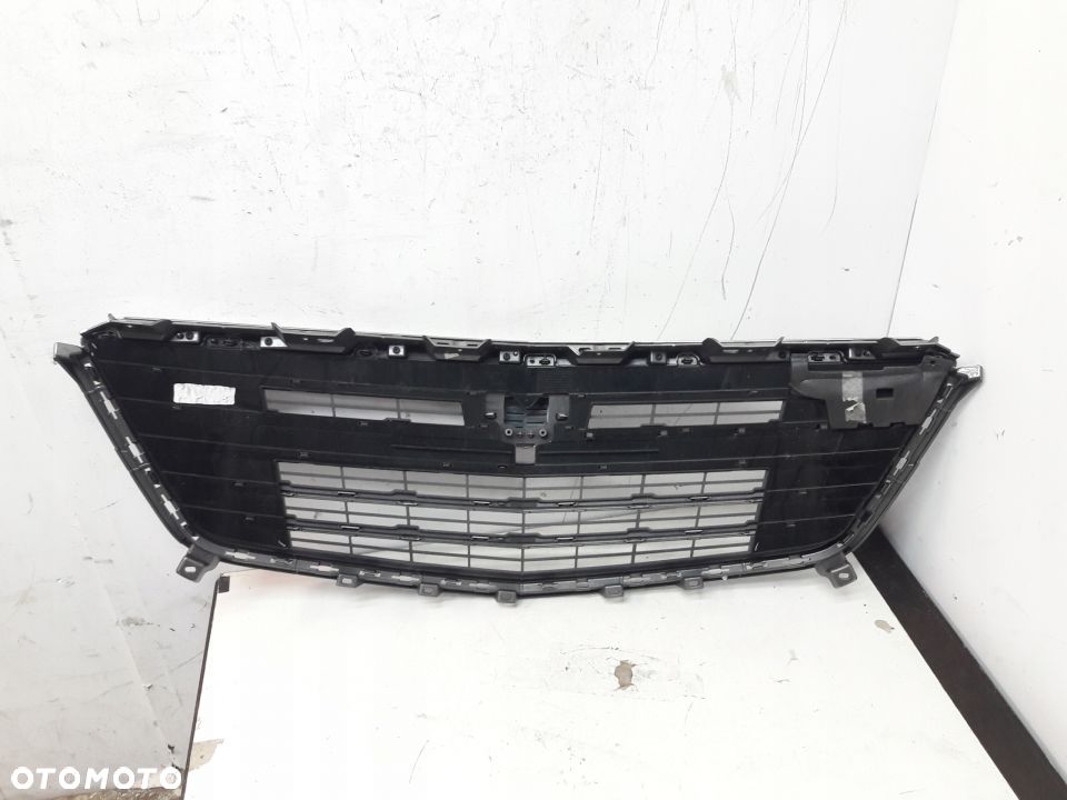 Cadillac XT5 Platinum grill atrapa znaczek chrom - 2